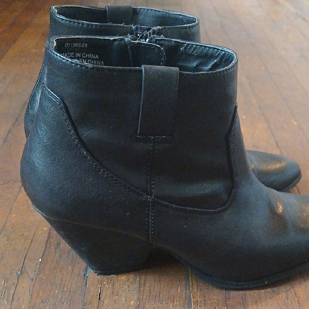Forever 21 Black Ankle Booties with Western Design - Picture 2 of 6